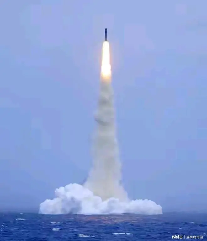 怪事！中国射程一万公里洲际导弹飞过日本上空，澳大利亚却先急了