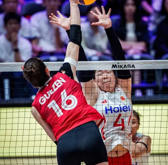 女排2-3惜败加拿大！唐欣死顶，2将稳防守，张籽萱+龚翔宇迷失！