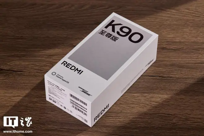 REDMI K90至尊版太空银图赏：精工极简，未来复古美学