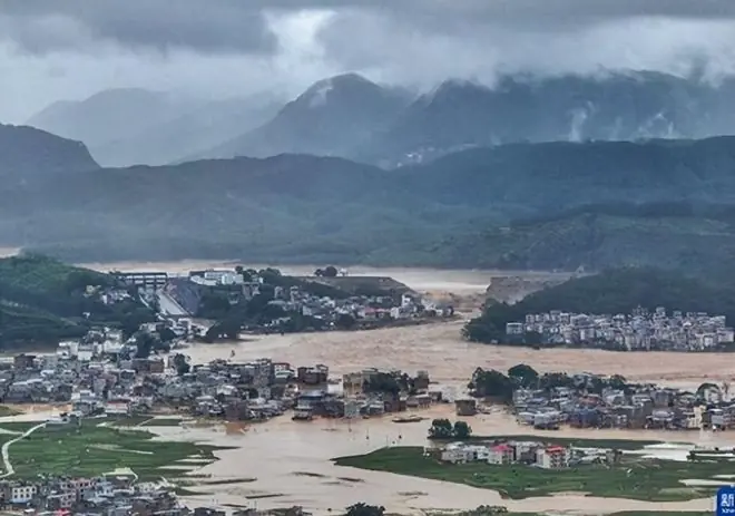 雷军也没想到，刘强东会因广西洪灾后的一个举动，实现口碑暴涨