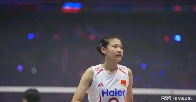 中国女排19岁天才少女惊艳表现，国际排联赞巨星诞生
