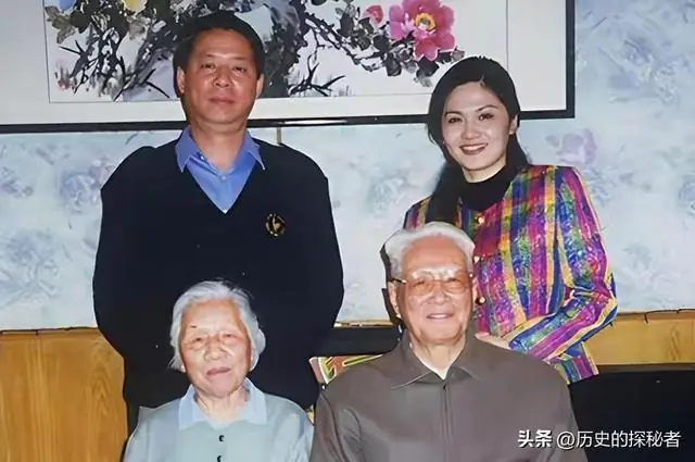 百岁开国将军，戎马一生没掉过泪，却在儿子走后63天，静静闭了眼