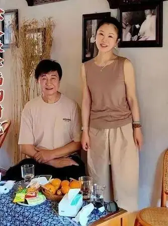 65岁付笛生现状：住北京四合院，妻子冻龄似少女，儿子是大网红