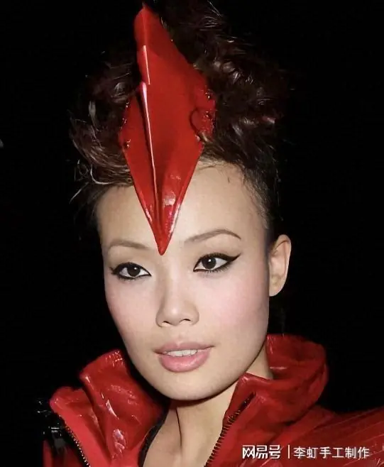 杨受成“霸占”容祖儿半生：27年不娶不放，她到底图什么？
