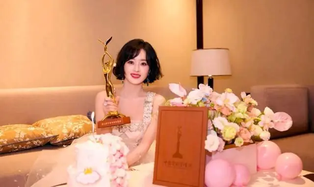 被传复婚带娃仅1个月，又曝38岁赵丽颖退圈？印证了冯绍峰的话