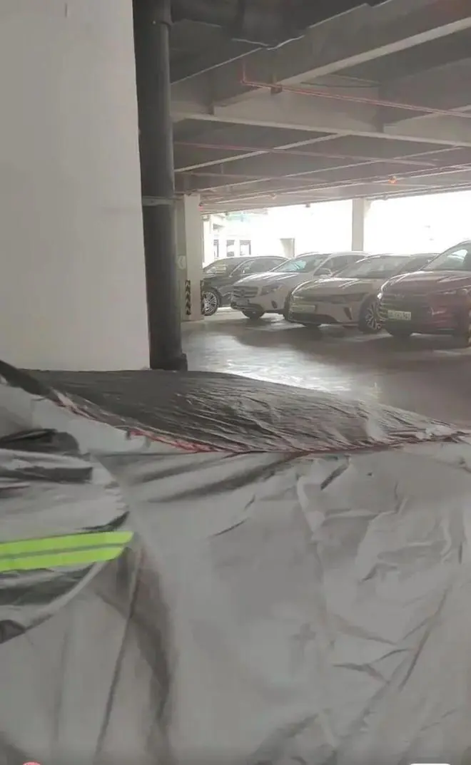 “报告，车子已藏好！”杭州男子买了人生第一台车，这次台风天专门放在停车场6层顶楼：“宁可每天花几十块钱停车费，也不敢停在路面”