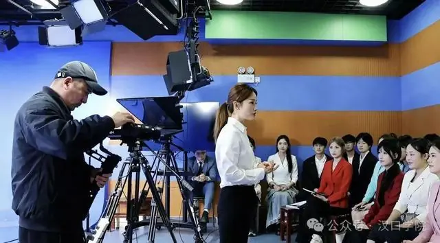 捷报！汉口学院播音与主持专业投档线699分！