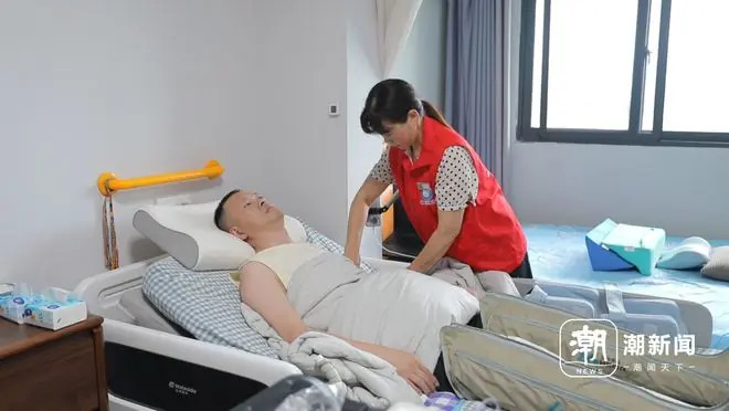 浙江42岁男子意外全身瘫痪，在ICU崩溃：把我救回来是折磨！女友不离不弃照顾600多天，“她很凶，感谢她把我骂醒”