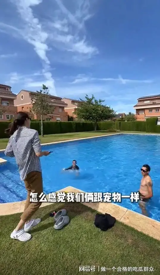 林丹晒西班牙的别墅，泳池比水库还要大，和10岁儿子同游不戴泳镜
