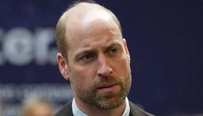 查尔斯终究出手了！威廉锁死的门，被国王亲手砸开