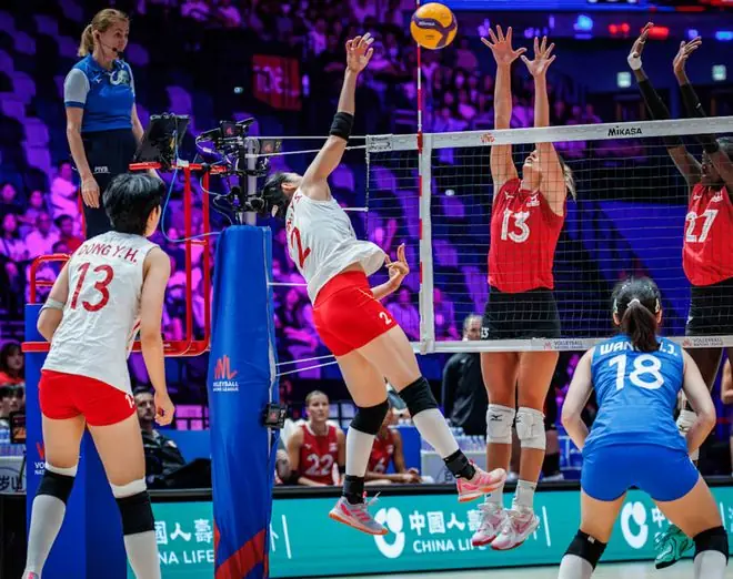 中国女排2-3加拿大！二三局连丢，第4局逆转，第5局却被压制！