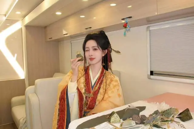 内娱大型团建刷屏！群星云集撑《百花杀》，孟子义凭好人缘出圈