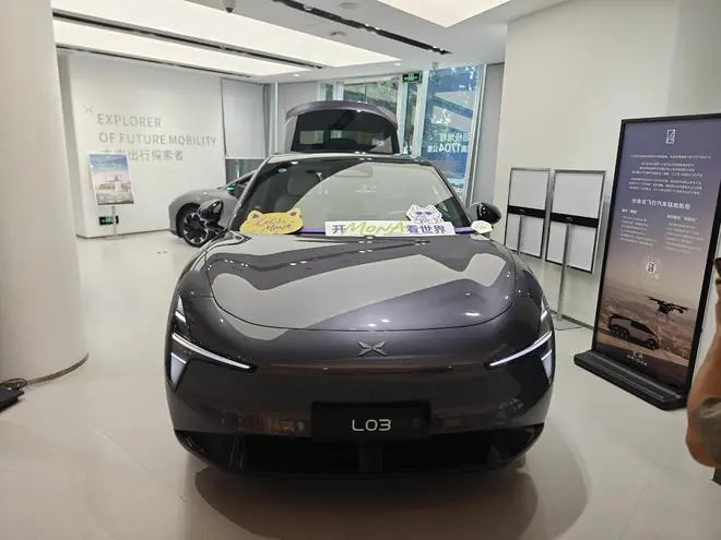 实探小鹏MONA L03：真车比照片能打，空间还有意外惊喜