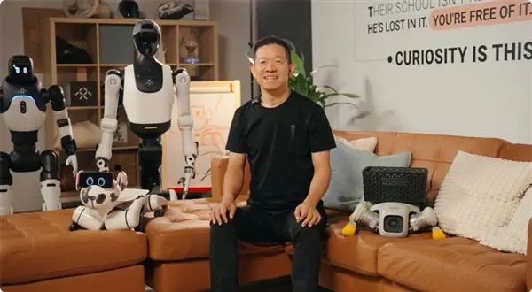 贾跃亭：孩子痴迷我们机器人哭着不肯下课 妈妈买了一台才罢休