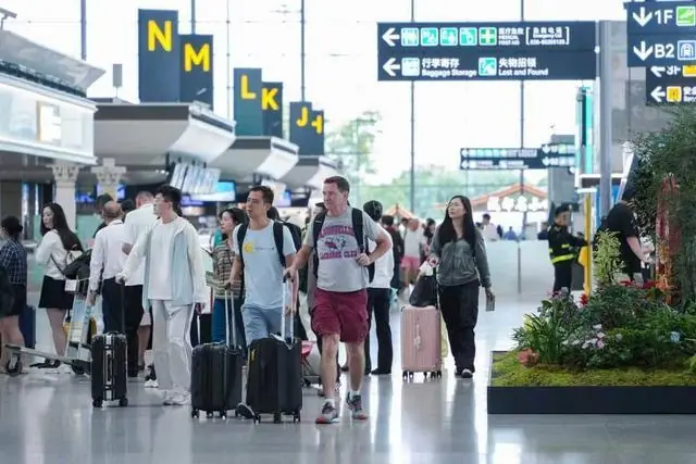 入境游“主角”不止北上广深：外国游客飞赴中国160城 成都稳居前五、稻城首次上榜