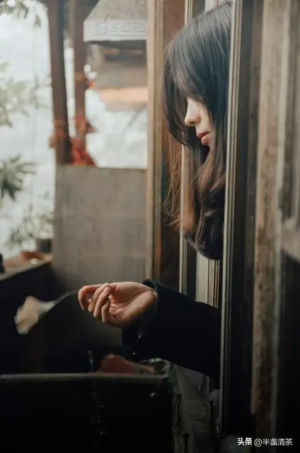 把中年女人撩到主动倒贴，根本不用花钱，三个坏招就够了