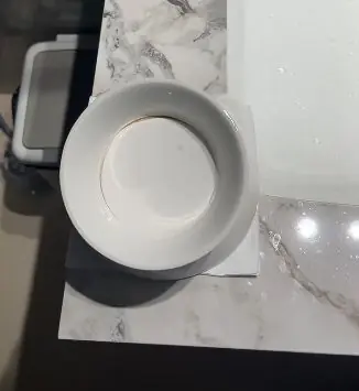 给猫用了快一年的猫碗，有天翻过来一看…被自己蠢笑了哈哈哈！