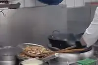 郑州一厨师离职时被老板要求交出菜品配方，“步骤都写清楚，不然不结工资”；厨师：工作是工作，配方是配方；监管部门：于法无据