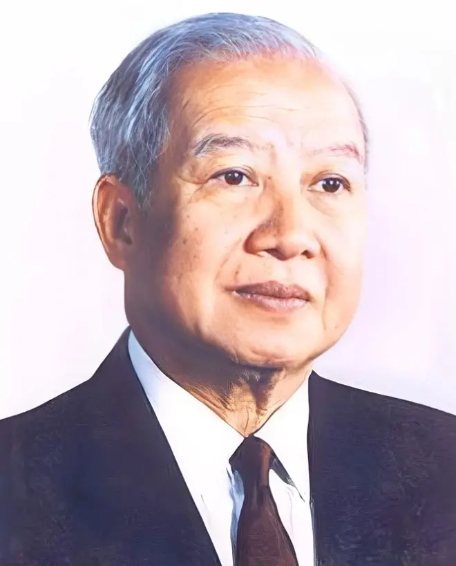 西哈努克一生共迎娶了六位妻子，其中竟包括他的两位姨妈和一位表妹，可如今他的儿子却始终孑然一身