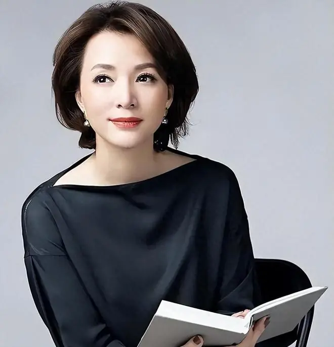 老公失联、母亲去世，如今董卿没想到，儿子反而成为她唯一的救赎