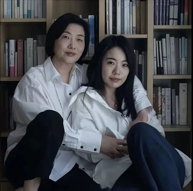 蒋方舟，也是母女“共生关系”的一个牺牲品