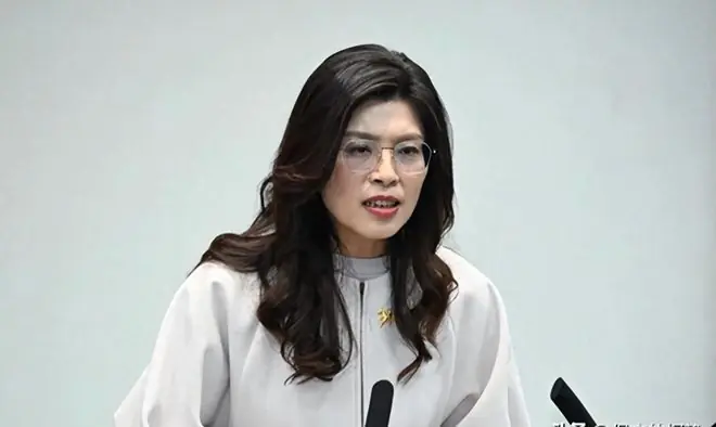 罕见默契！国台办释放统一信号，郑丽文亮徽章表态，点明台湾未来