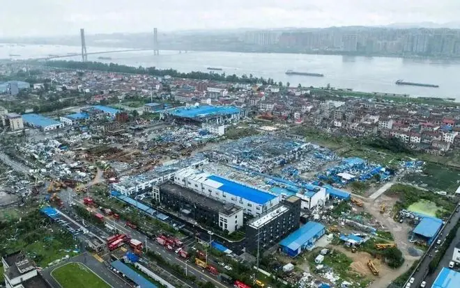 龙卷风袭击湖北多地，“眼看着父母被卷到百米高空”