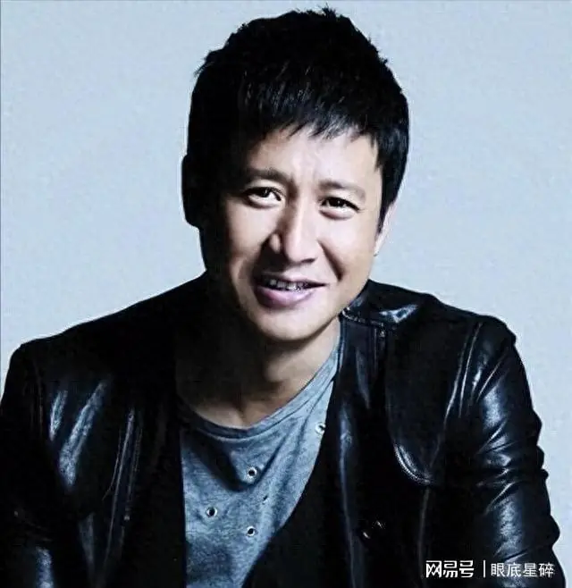 国家一级演员张国强,因穷被前妻抛弃,后娶郭京飞前任,今很幸福
