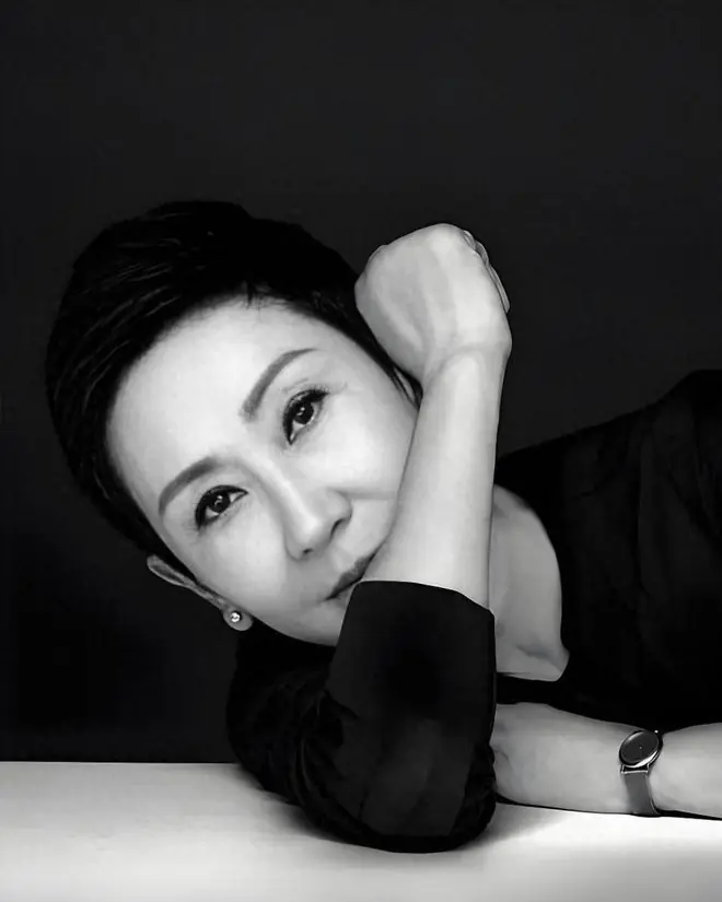 施南生太惨!和徐克丁克30多年,她黯然离世,他和助理生儿育女?