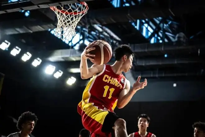 U17男篮逆转新西兰!吕飞燕+2首发主导逆转,张懿赵杰全面输出!