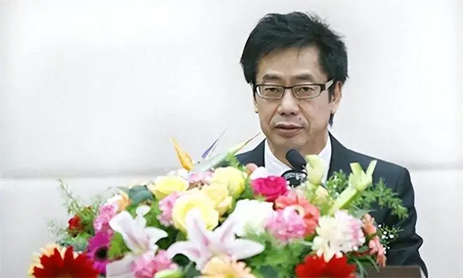 霍家逆子！勾结美国走私军火，骗光明星20亿，连亲妈都不放过？