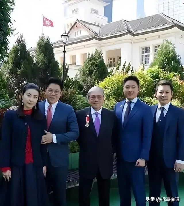 里子面子都丢了！霍震霆回应大婚仅2天，大房一个动作暴霍家处境
