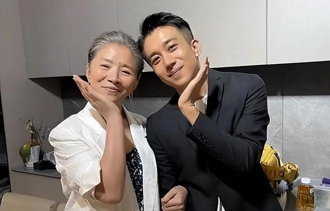 原来他就是迟蓬的丈夫！是我们熟悉的资深大导演，公公是电影明星