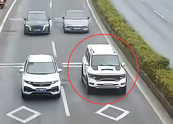 四川德阳现超规低速电动车被认定为汽车，无牌上路遭查扣