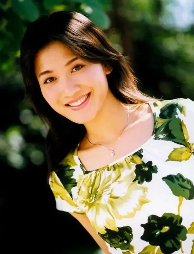 一出月子就抱着孩子净身出户，13年后，她让前夫再也高攀不起