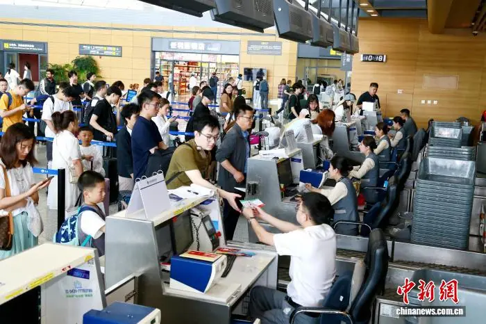 暑运民航出行热度高 吉林各机场预计旅客吞吐量逾400万人次
