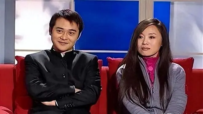 他长得帅，演技好，不顾一切娶大15岁妻恩爱至今，没生孩子也幸福