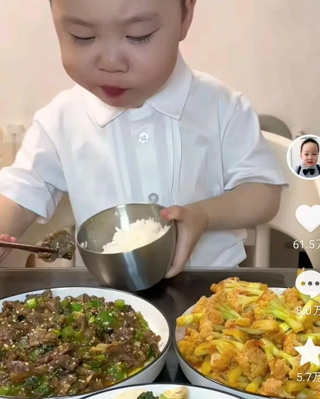东北3岁网红小吃播妈妈没回应“侏儒”之说，衣服1个月不重样