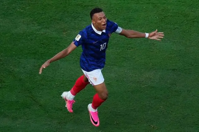 3-0！法国无敌了：世界杯16强诞生6席 姆巴佩2球 刷爆4大纪录