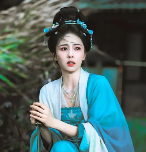 《百花杀》开播，孟子义被观众吐槽，没想到她跟白鹿陷入一样的处境了