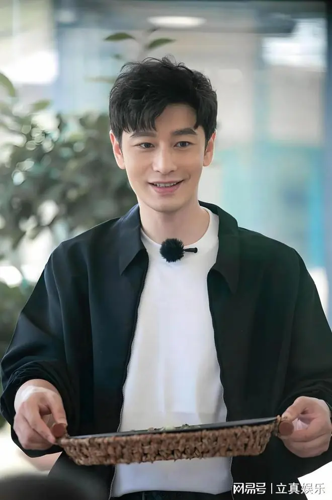 黄晓明计划全家迁居上海陪伴儿子成长 刻意减少外地拍戏时长