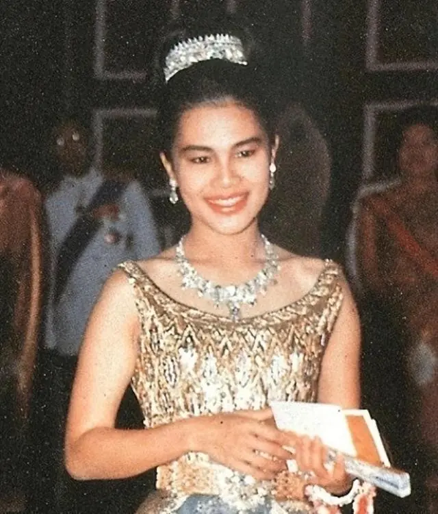 在那个年代没有美颜，诗吉丽太后能长这样，确实很漂亮
